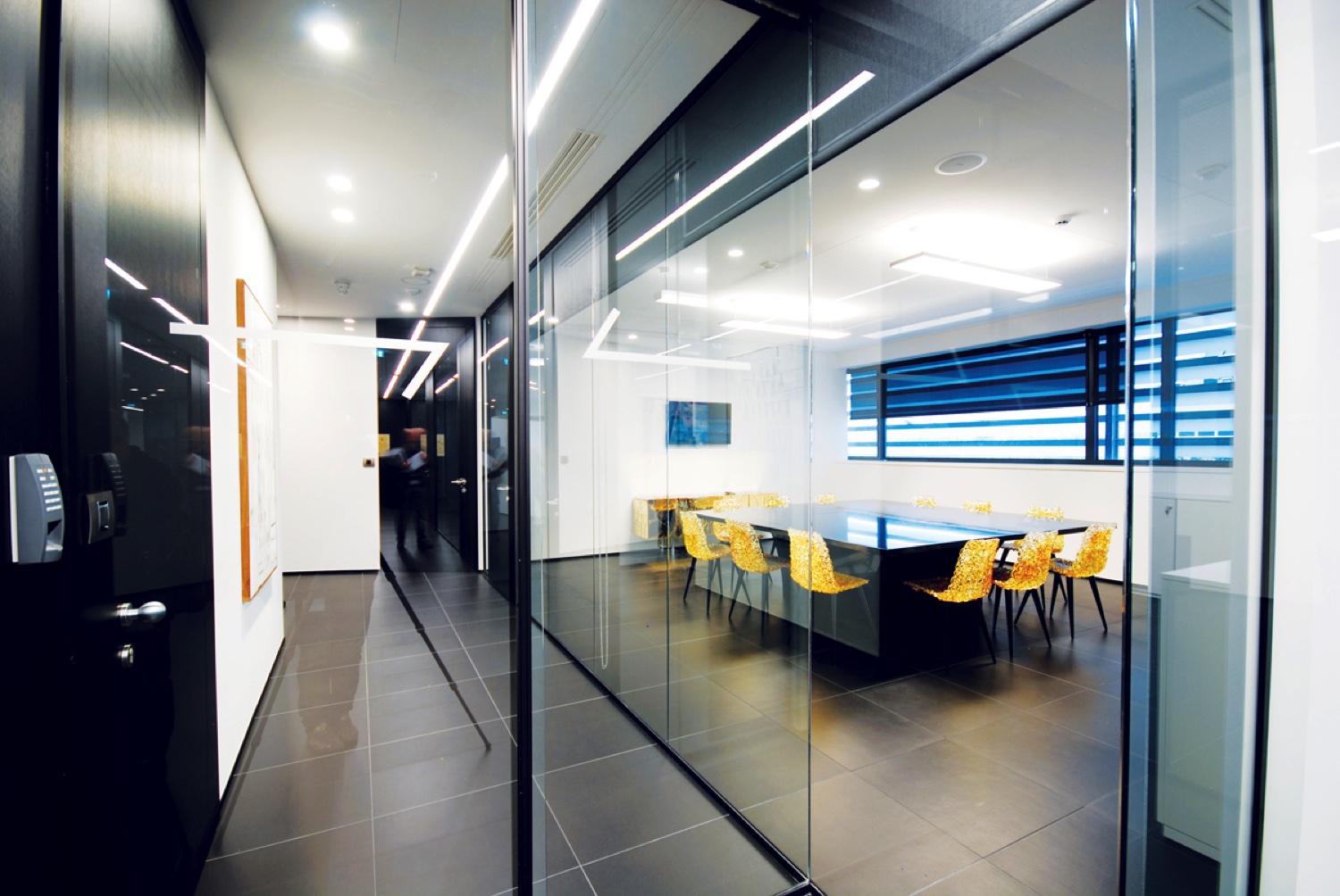 partition-wall-glass-office-partitions-sliding-doors-aluminium-interior-demountable-wooden-walls-internal-glazed-for-designer-UFFICI-DI-BERGAMO_6